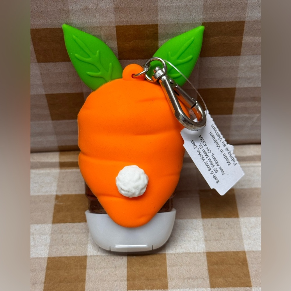 NWT B&BW Easter Bunny Carrot Pocketbac keychain sanitizer holder & 1 NEW Refill - Picture 3 of 5